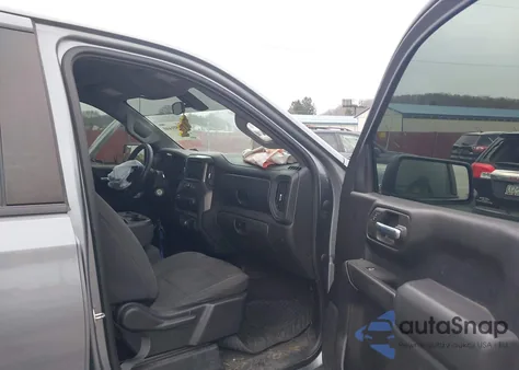 2021 Chevrolet Silverado 1500 4Wd Short Bed Custom z USA, uszkodzony, nr VIN 1GCPYBEK8MZ253551